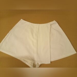 Vintage 18th Street An American Style White Ribbed Cotton Skorts